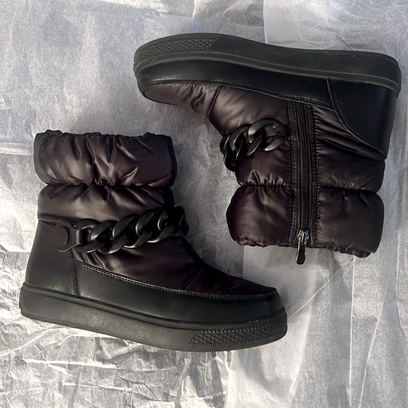 ⭐️HOST PICK⭐️ ARTICA Black Dale WaterProof Boots 10 - Picture 2 of 5